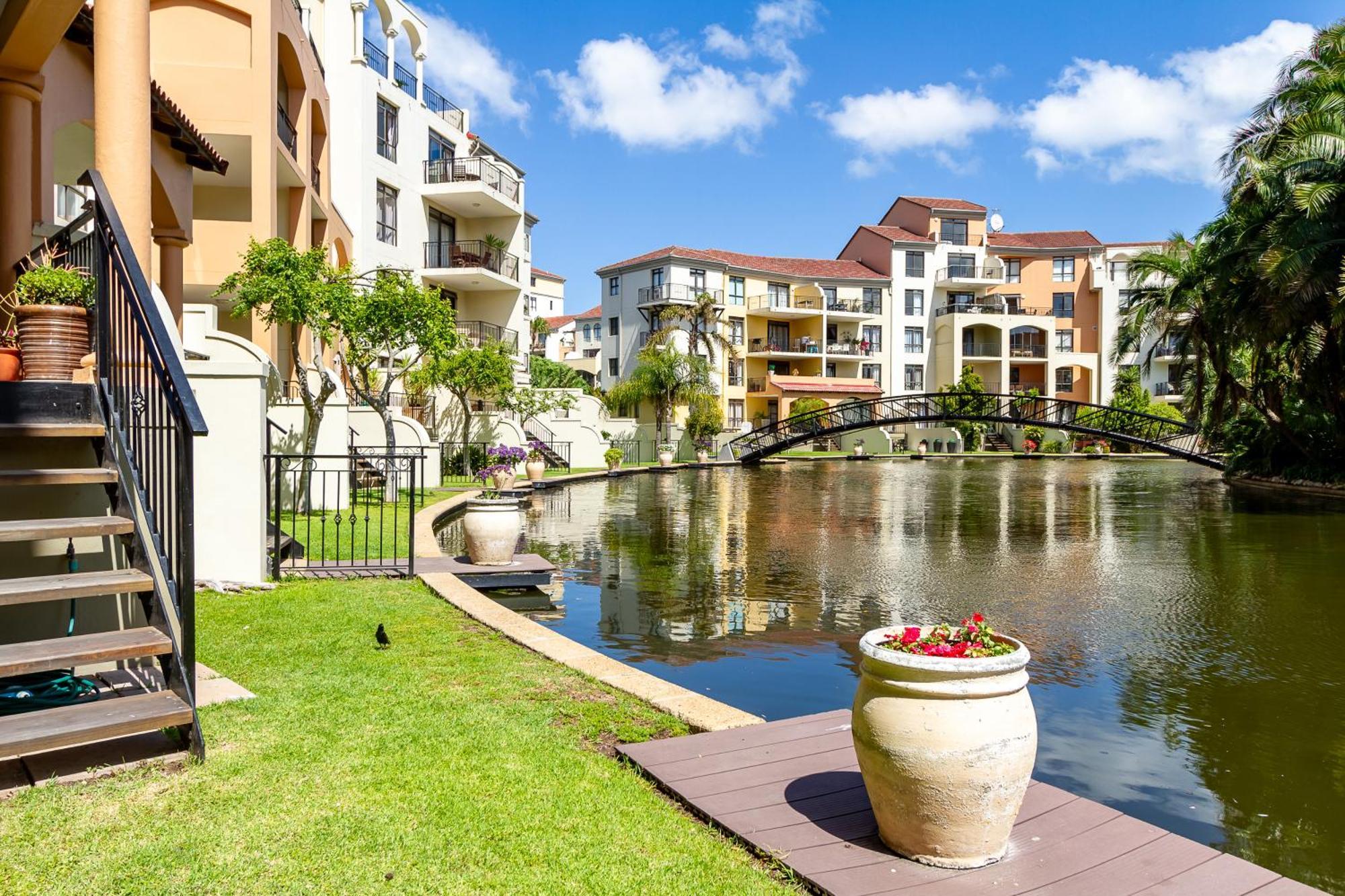 Apartment Canal Front
