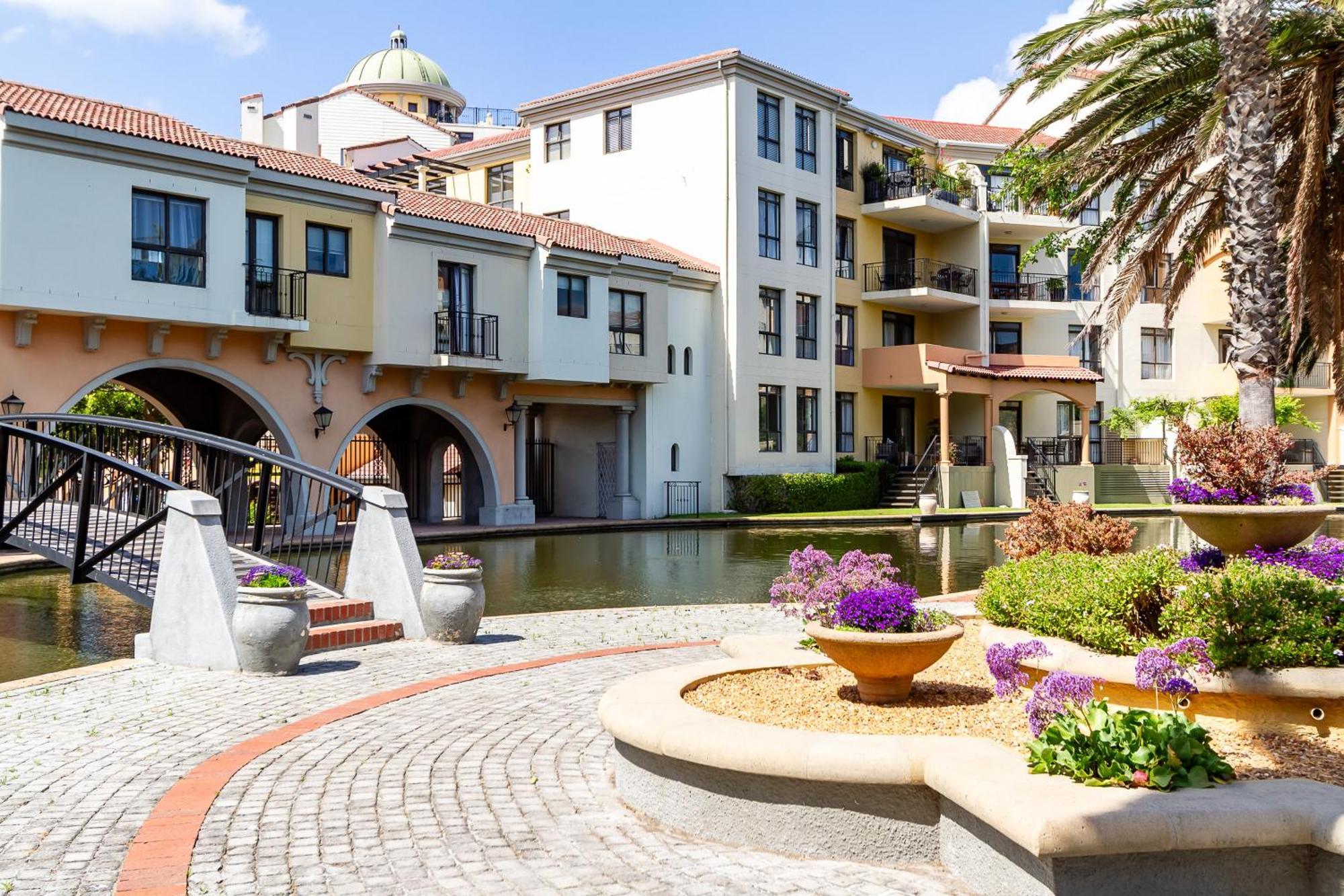Apartment Canal Front Cape Town