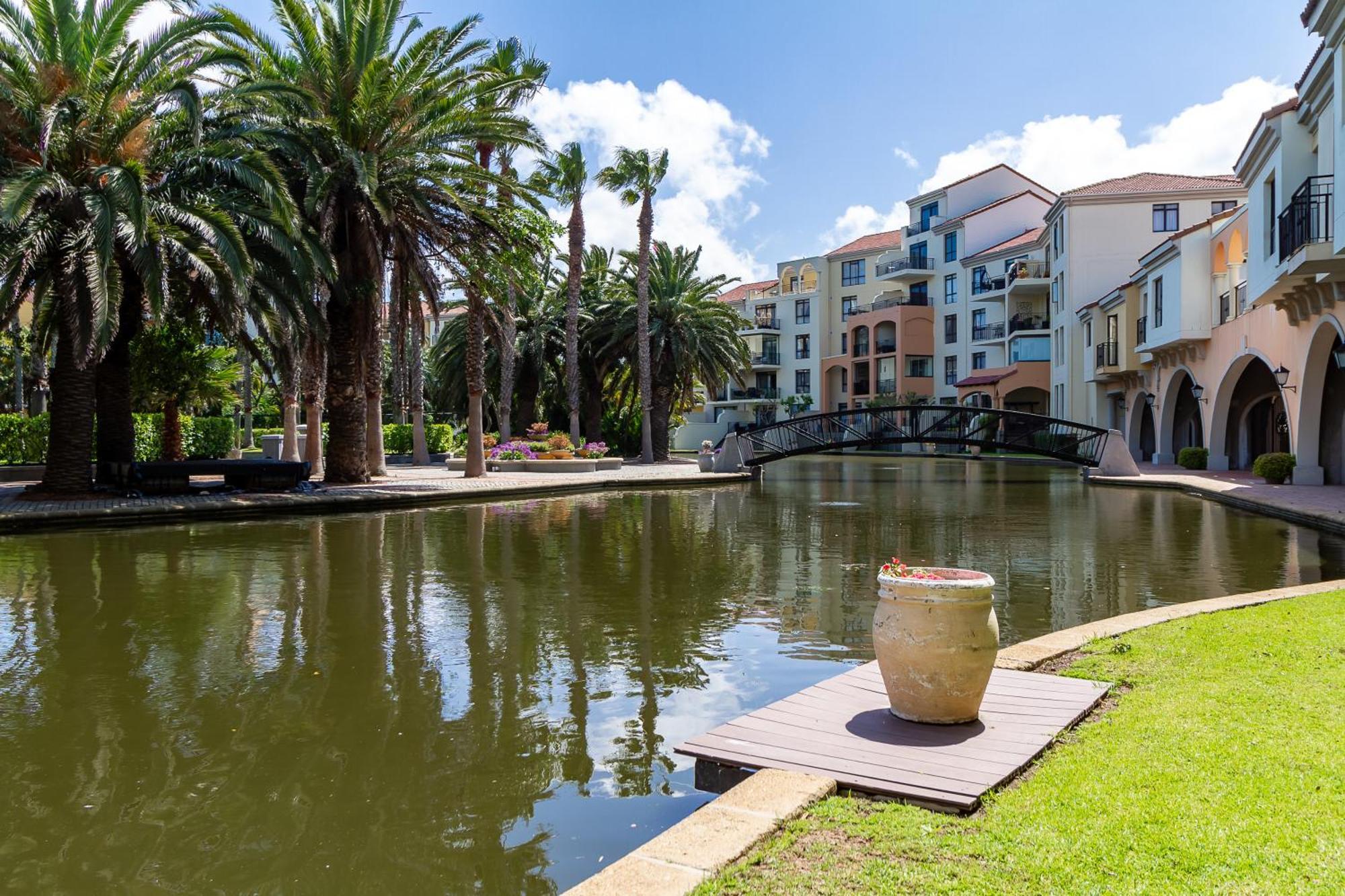 Apartment Canal Front