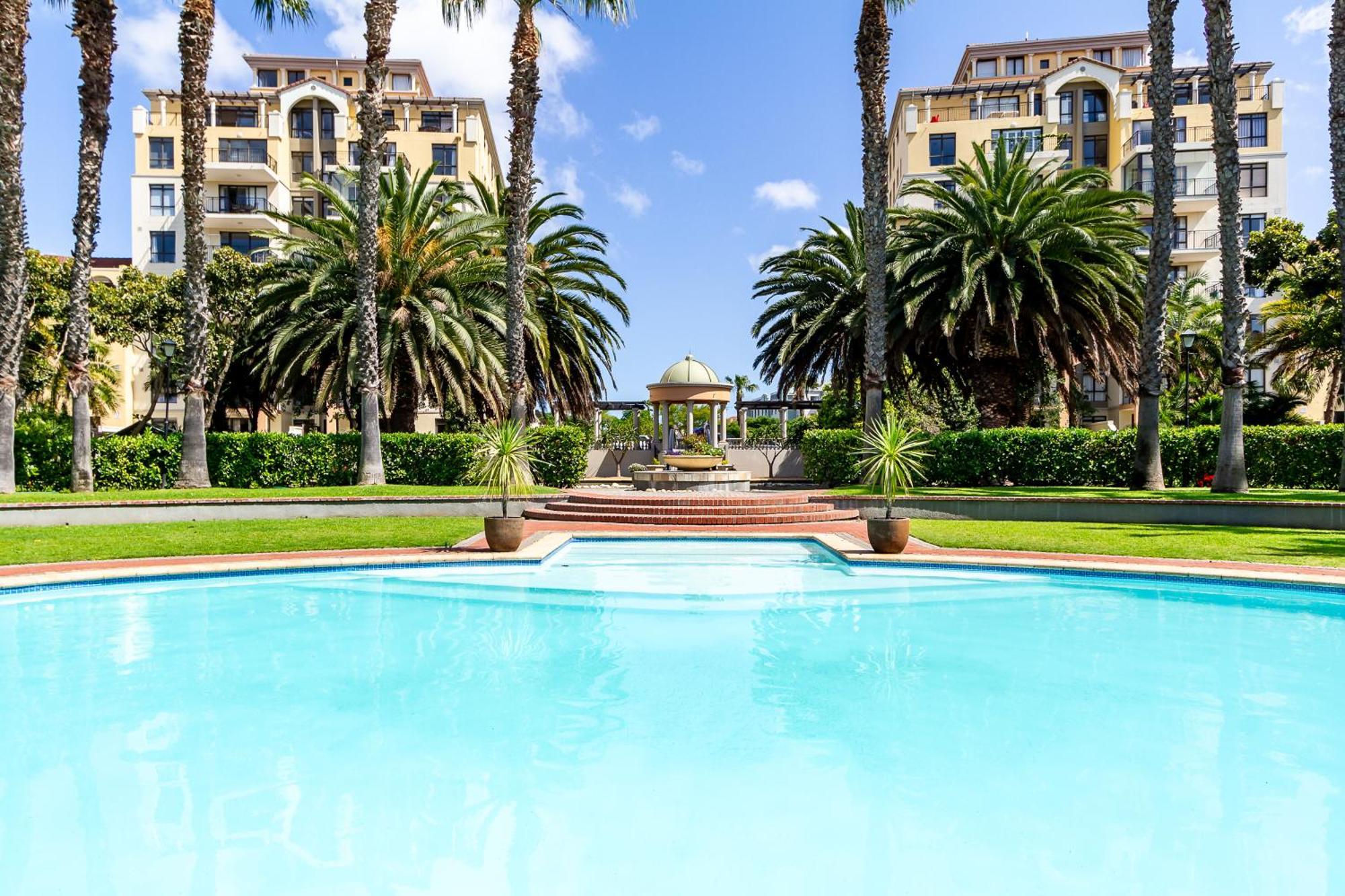 Apartment Canal Front