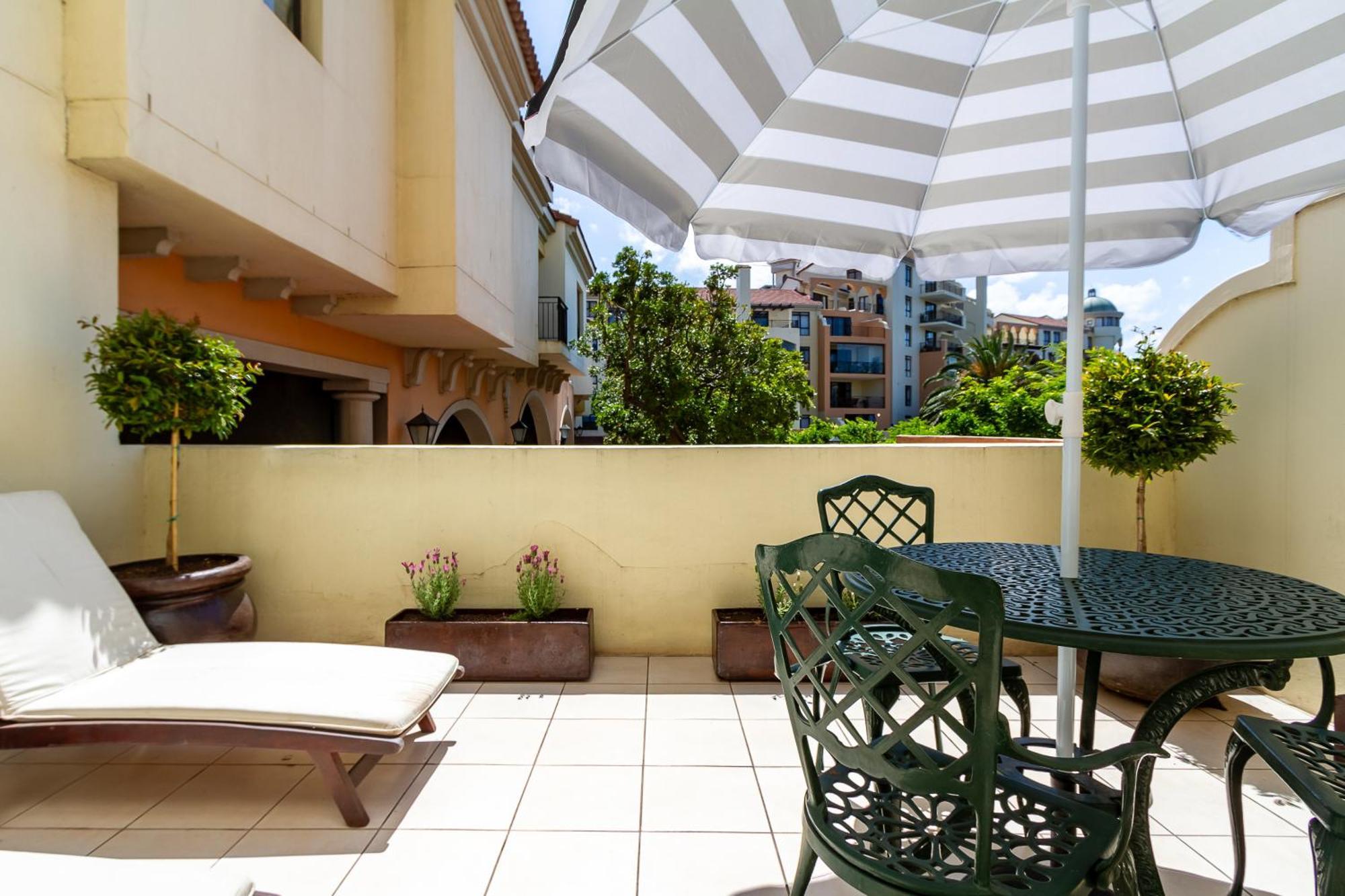 Apartment Canal Front Cape Town