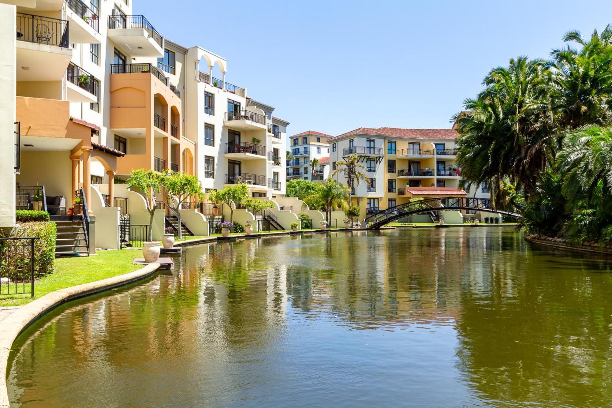 Apartment Canal Front