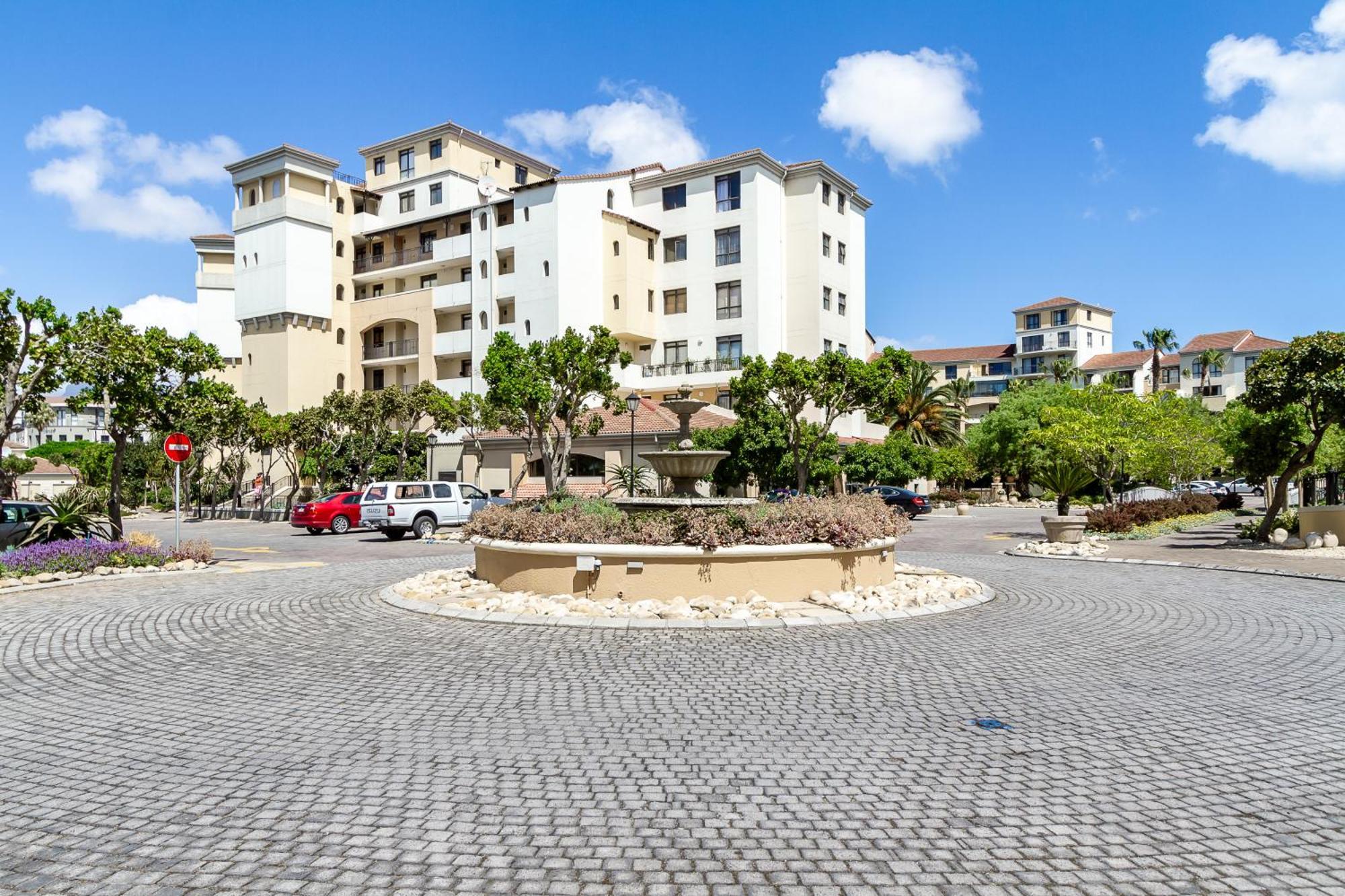 Apartment Canal Front